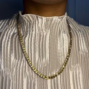 Minimalist 18K gold plated stainless steel figaro chain 🕊